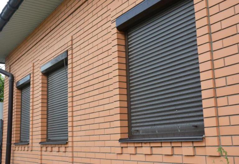 La pose de volets à THISE, conseils pratiques et méthodes efficaces